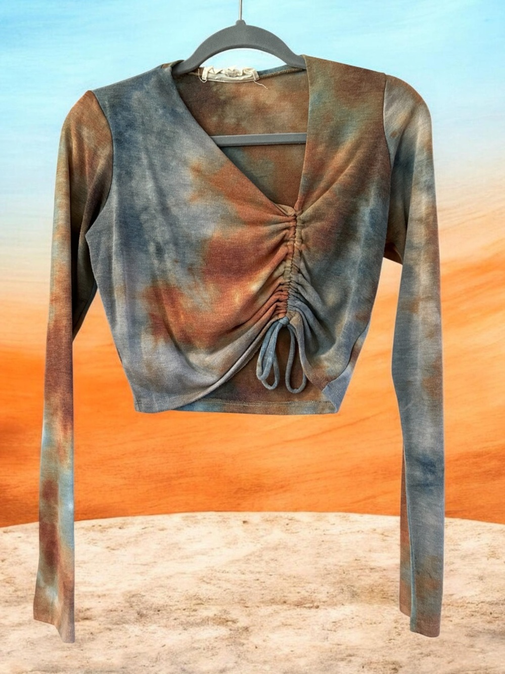 Just Bee Queen Muted Tie-Dye Cinched Front Crop Top. Women’s Medium